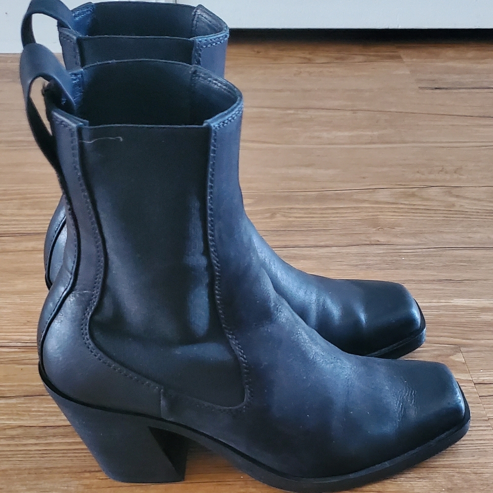 Boots - Picture 1 of 5